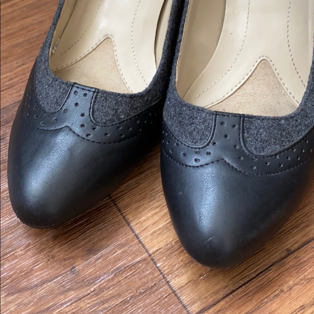 naturalizer buckle in heels with small heel